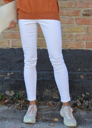 Белые джинсы скинни, с-м,6 фото