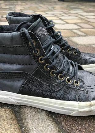Демисезонные хай топы vans верх- натуральная кожа подклад- текстиль  37 размер- 23.5 см