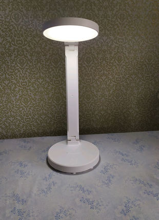 Світлодіодна настільна лампа