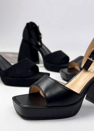 Классные удобные босоножки на утолщенных каблуках черные