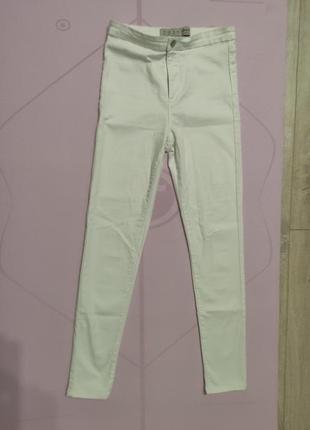 Белые джинсы скинни, с-м,3 фото