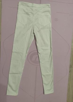 Белые джинсы скинни, с-м,5 фото