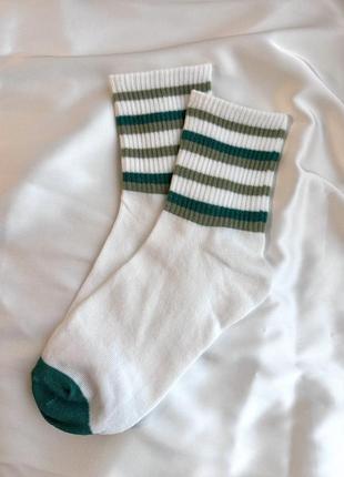 Стильні жіночі шкарпетки в стилі 90-х