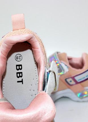 Детские персиковые кроссовки в сеточку на шнуровке с блестящими элементами7 фото