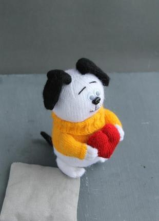 Веселий песик, з сердечком. 4