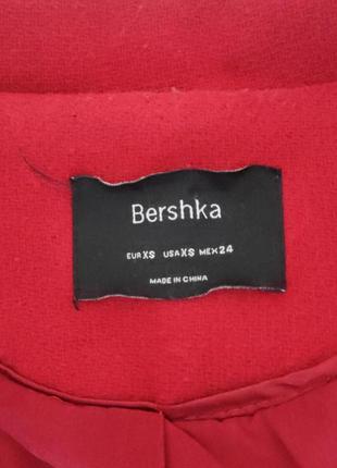 Пальто красного цвета bershka3 фото
