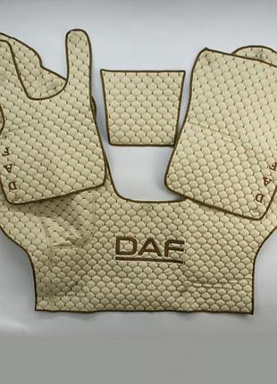 Коврик еко-кожа  daf cf механика\бежевый \вышивка \ antislip