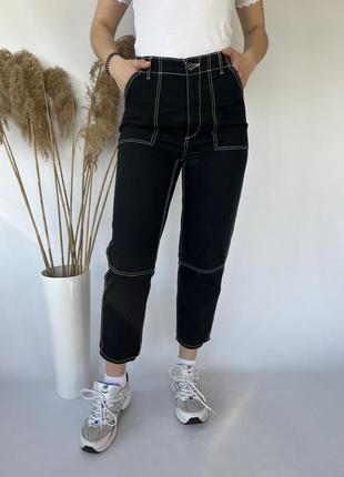 Актуальные джинсы с контрастной строчкой укороченные брюки