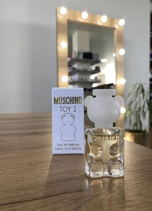 Женская парусная вода moschino toy 2