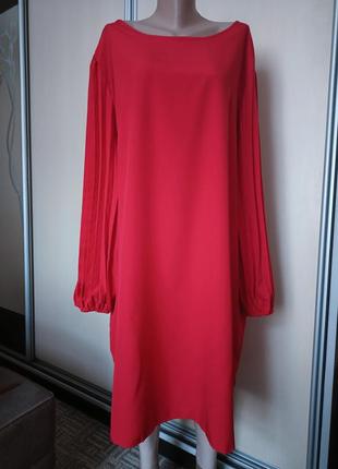 Червона сукня з рукавами плісе