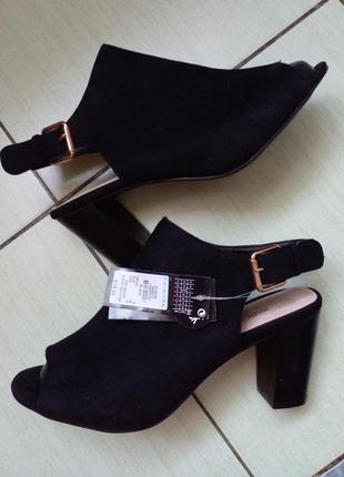 Замшевые босоножки 42 р