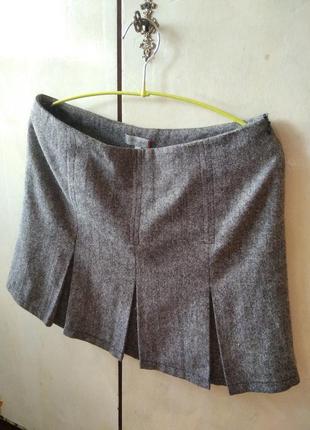 Серая мини-юбка из костюмной ткани