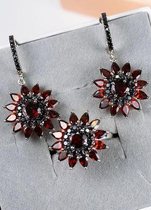 Срібний набір з гранатом сережки каблучка 18  розмір