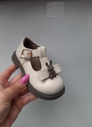 Туфли распродаж детские бежевые для девочки1 фото