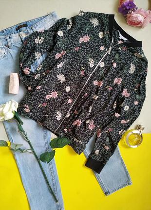 Курточка ветровка,бомбер в цветочный принт.