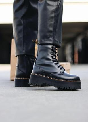 Зимние ботинки dr. martens jadon black fur на платформе с мехом7 фото