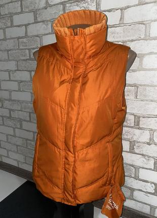 Женская тёплая оранжевая жилетка на пуху оригинал