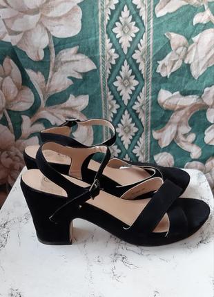 Жіночі босоніжки туфлі еко замш чорні на низькому каблуку сандалі