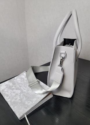 Зручна сумочка сірого кольору2 фото
