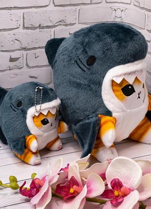 Мягкая игрушка котик в костюме акулы