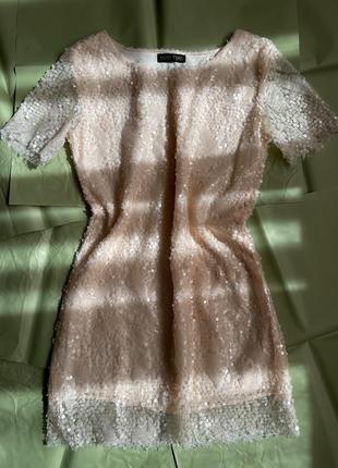 Сукня в паєтки