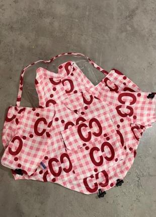 Брендовий дощовик для собак і котів gucci з капюшоном, із затяжками регулювання на рукавах і животику, рожевий