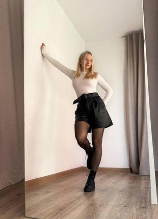 Боді з вирізами для пальців