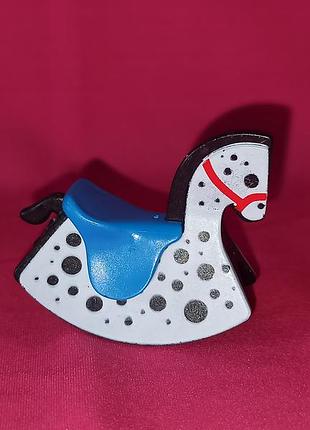 Лошадка маленькая игрушка для кукольного дома