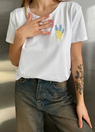 Хлопок вышивка!️ стильная женская футболка из хлопка с патриотическим принтом вышивкой / 42-48 / мод 5148 фото