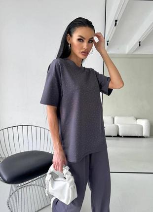 Сірий костюм двійка 💕 штани та футболка декорована камінням 💕 жіночий костюм з штанами