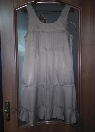 Красивое атласное платье / платье / сарафан с вышивкой (италия) 100% вискоза
