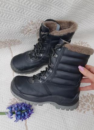 Добротные качественные ботинки теплые зимние натуральная кожа и кирпичика нижняя