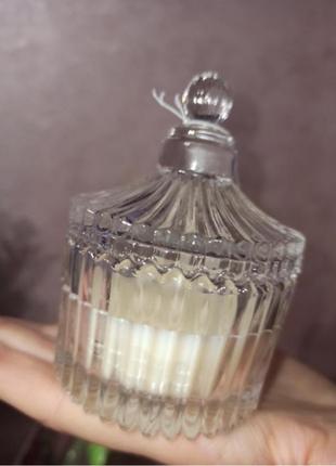 Стильна парфумована свічка в скляному свічнику пінтерест4 фото
