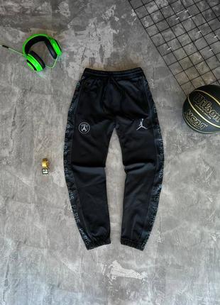 Спортивные штаны