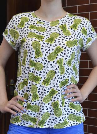 Классная футболка с принтом в ананасы