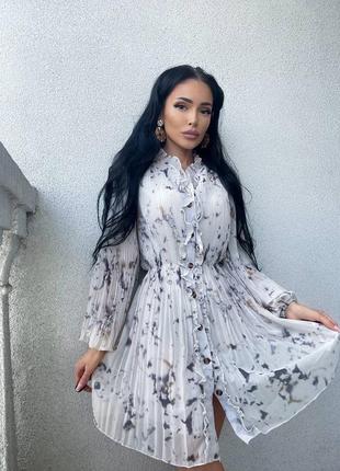 Неймовірно красиві сукні у найтрендовішому мраморному забарвленні на гудзиках🤍