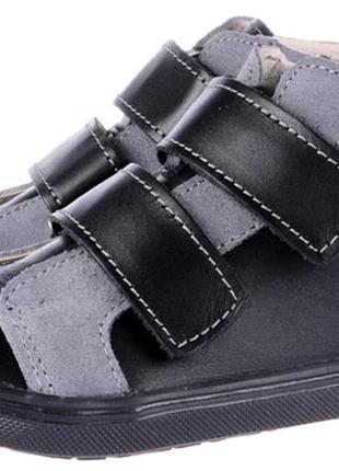 Дитячі черевички