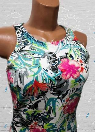 Экстравагантное платье по фигуре в красивый цветочный принт успешного американского бренда guess3 фото