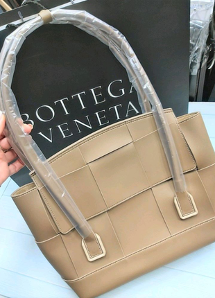 Сумка bottega veneta arco бежева1 фото