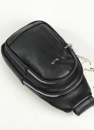 Нагрудна жіноча маленька сумка слінг бананка через плече, модна молодіжна сумочка на груди6 фото