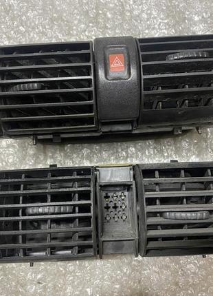 Повітряний дефлектор (центральний) opel astra g 1998-2004