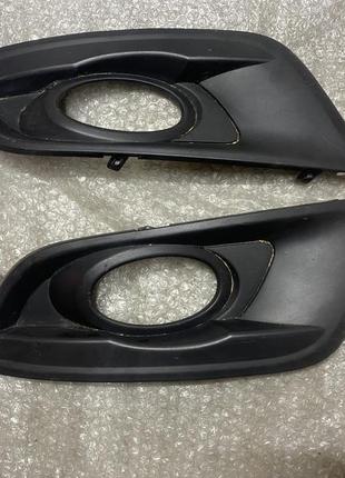 Рамка противотуманной фары правая mazda 3 (hb), 2006-2009, ориг.