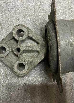 Подушка двигуна ліва opel vectra c 2.0,2002-2008,автомат,оригінал