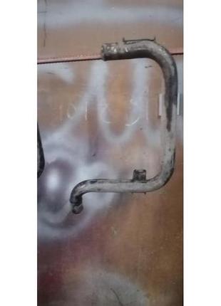 Патрубок системы охлаждения нижний мазда 323.