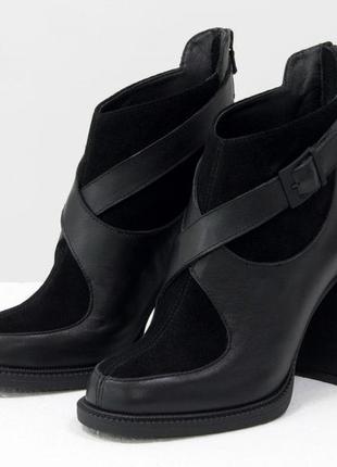 Шкіряні чорні жіночі черевики з вставками із замші на модному підборах4 фото