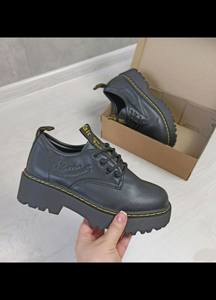 Шкіряні жіночі броги мартінси "dr. martens"