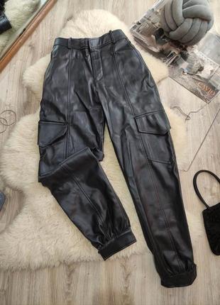 Джоггеры экокожа с карманами свободные брюки брючины кожу эко эко-кож зам брюки высокая посадка5 фото