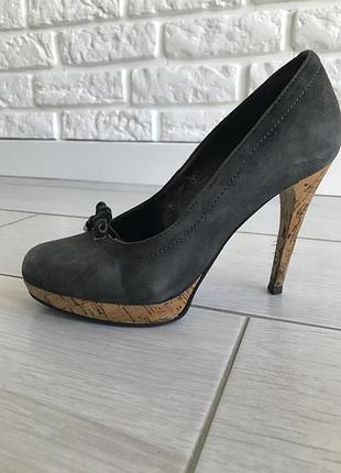 Туфлі жіночі з нубуку.