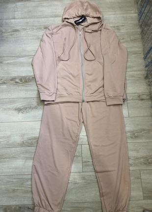 Жіночий спортивний костюм1 фото
