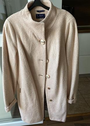 Пальто жіноче